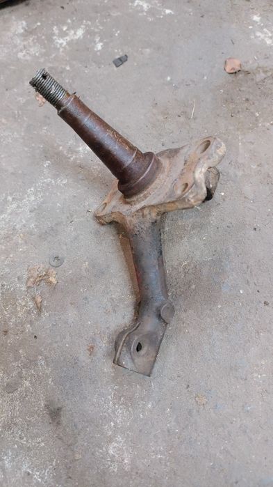 Кулак поворотний Москвич 2140