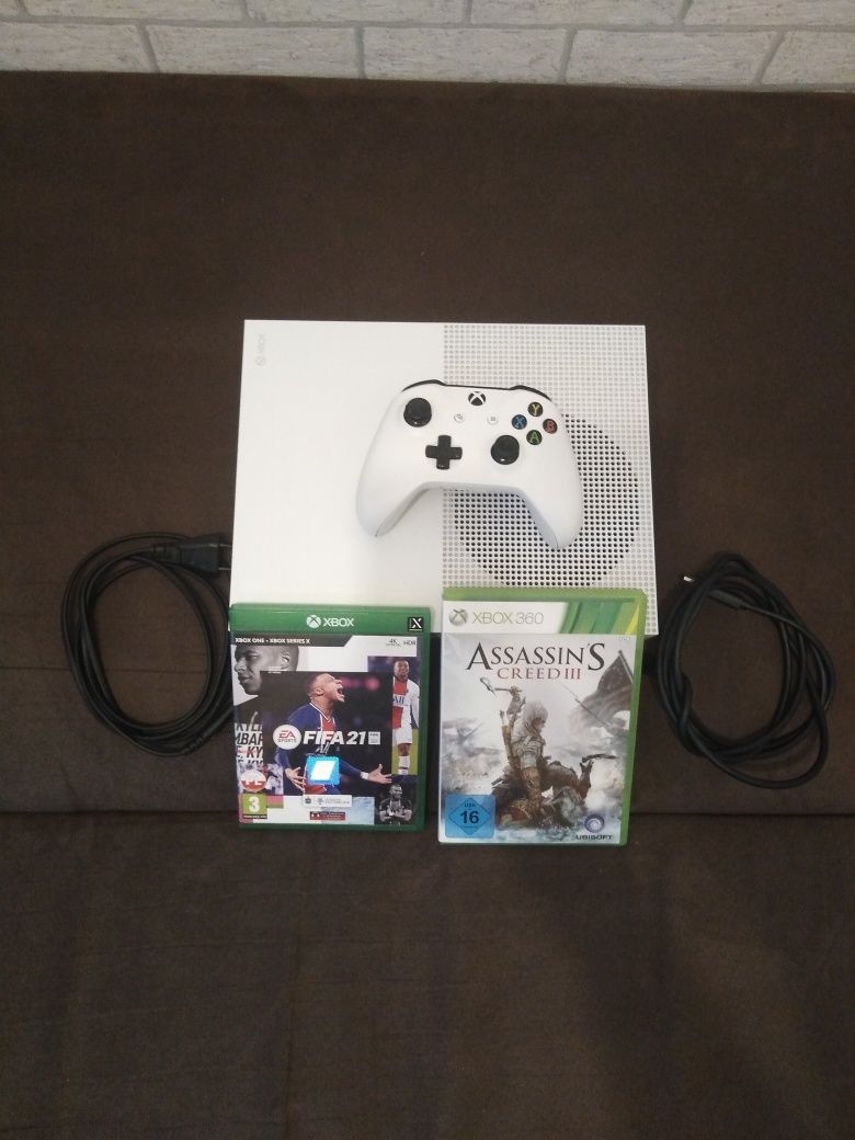 Xbox One S 1 Tb + 4 gry