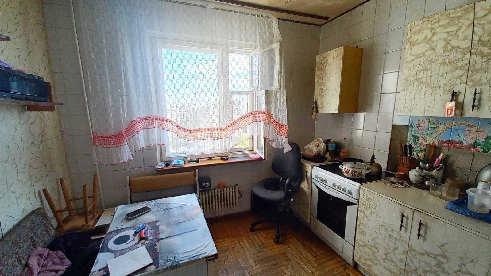 Продам 2-кімнатну квартиру на Троєщині