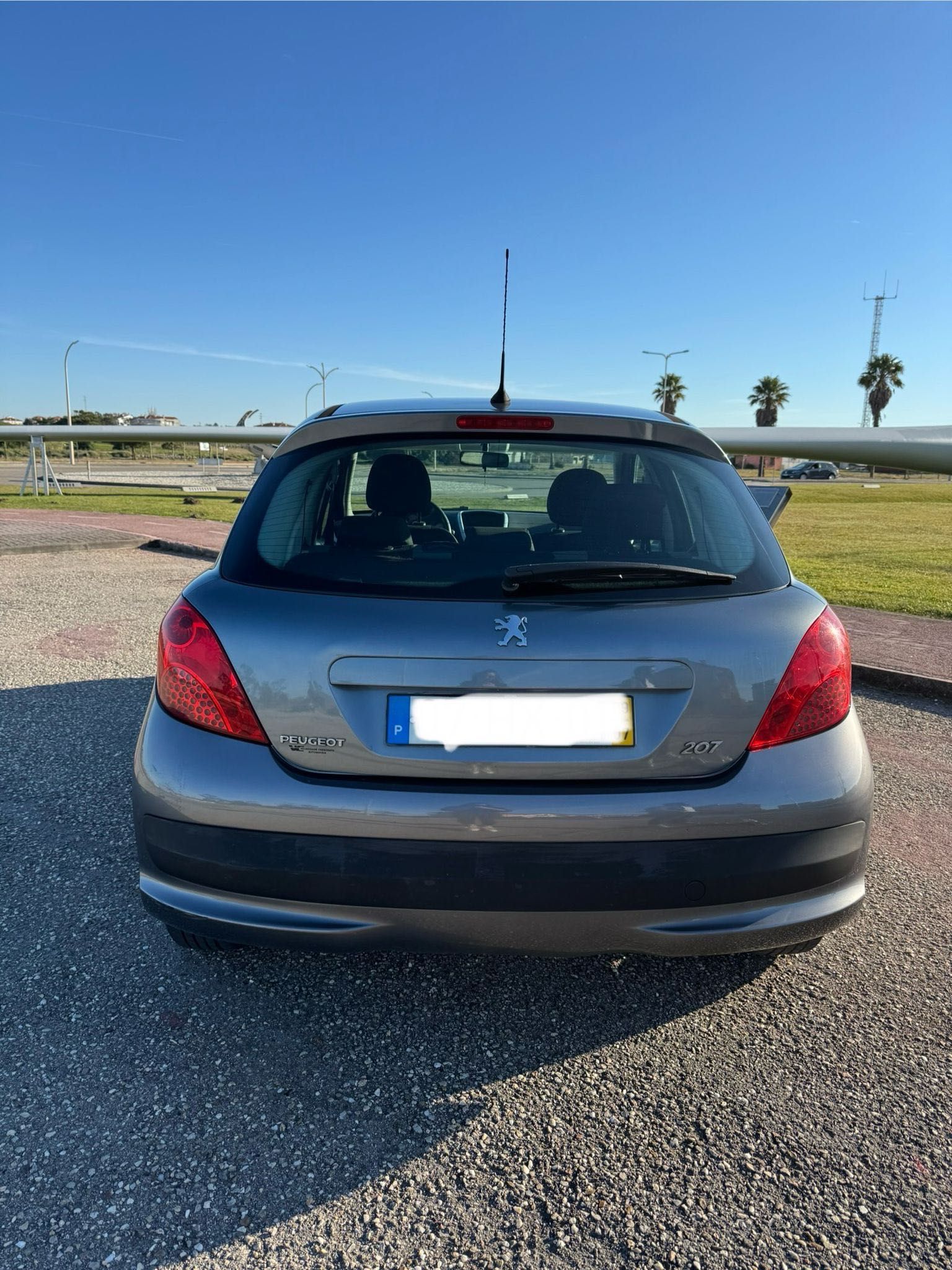 Peugeot 207 cinza
