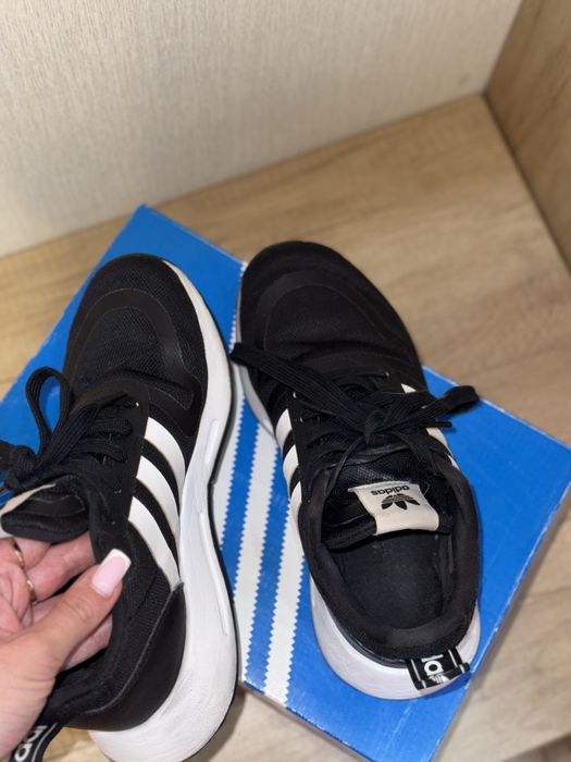 Кросівки Adidas оригінальні