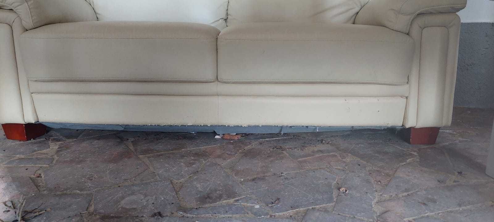 Sofá branco confortável de 3 lugares