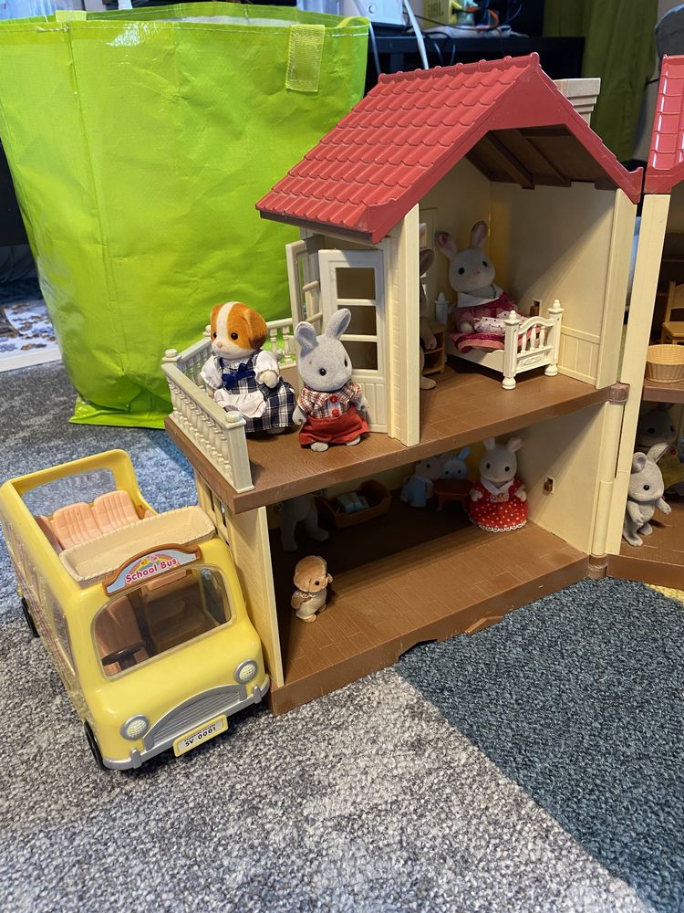 Duży zestaw Sylvanian Families umeblowany domek + 14 postaci