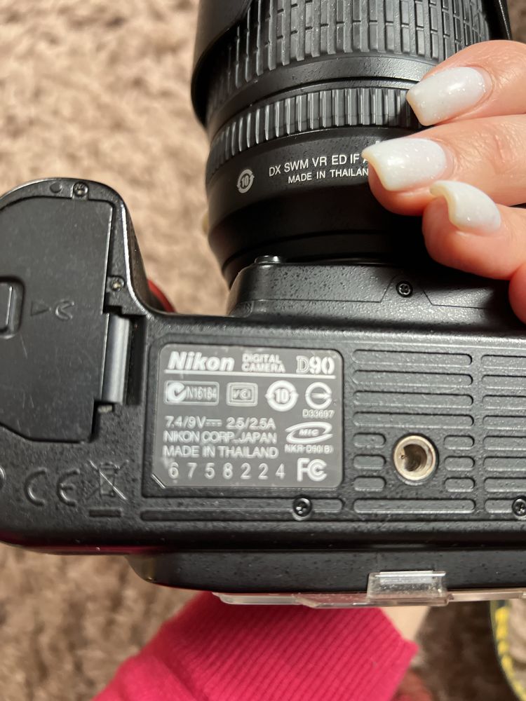 Продам дзеркальний фотоапарат Nikon D90