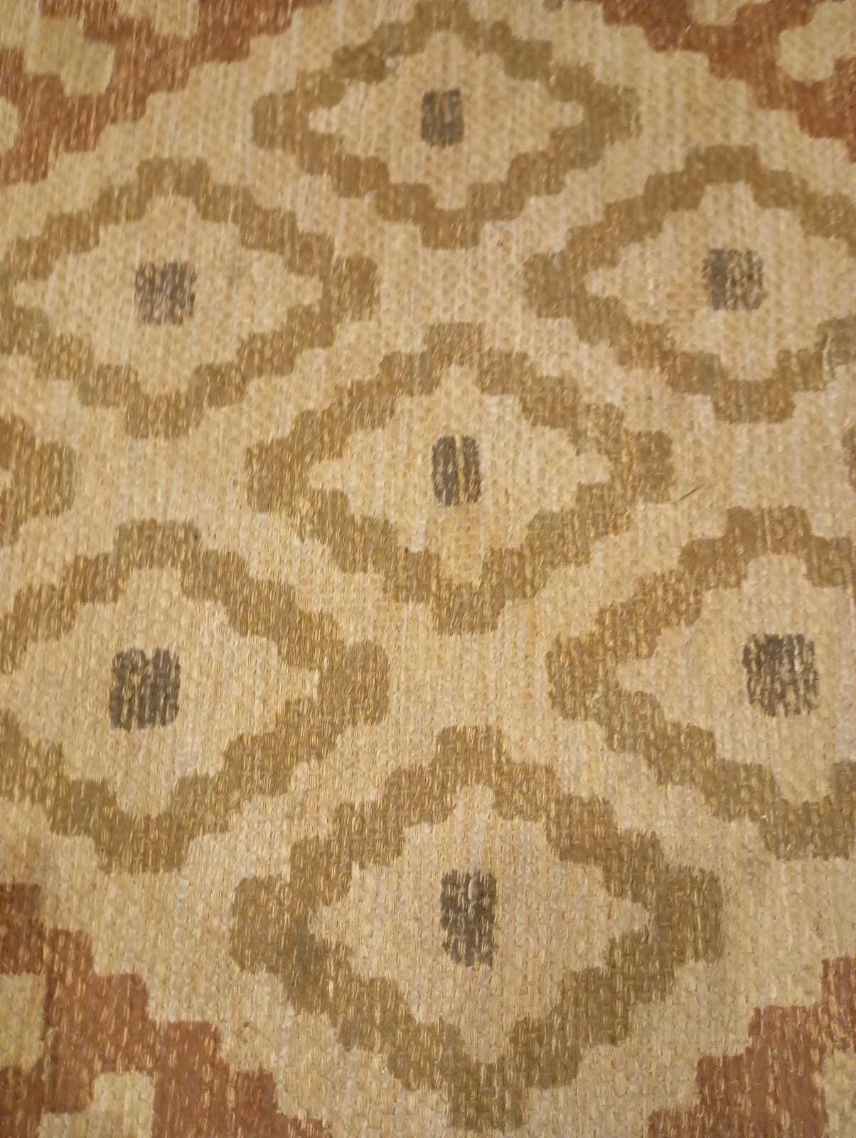 Vendo tapete com padrão