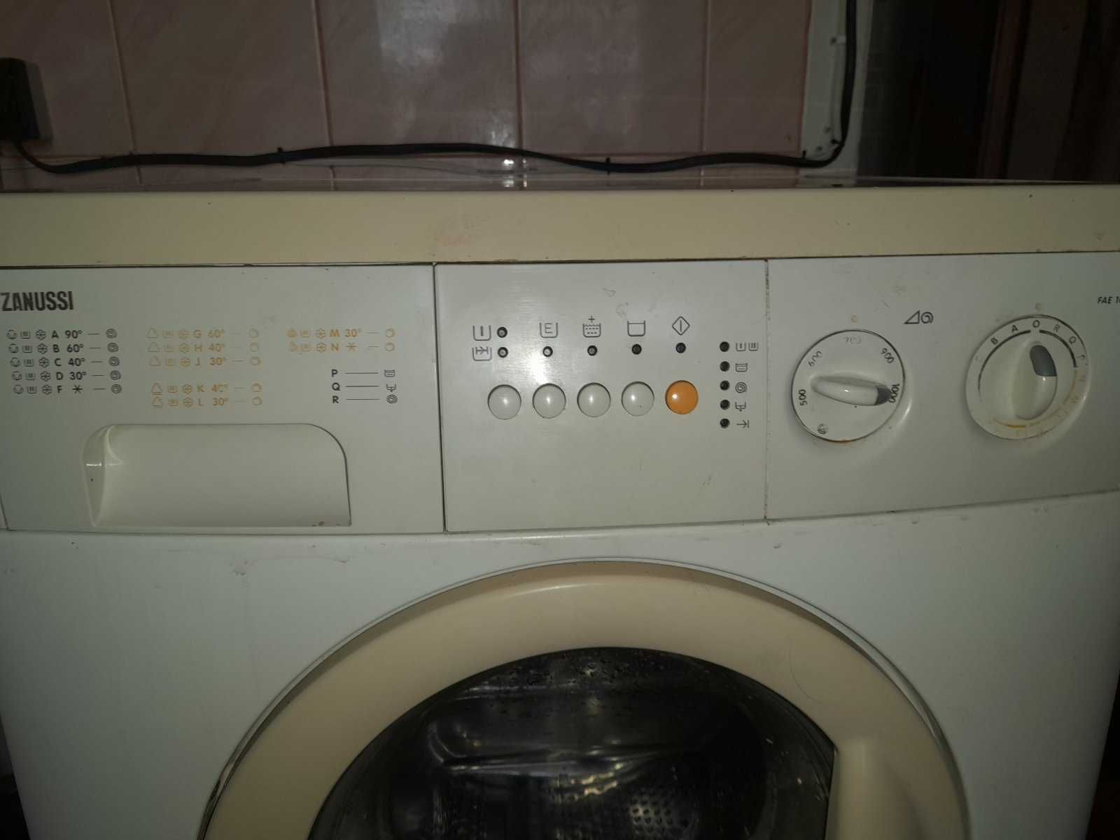 Продам стиралку Zanussi Fae 1025v Б/У