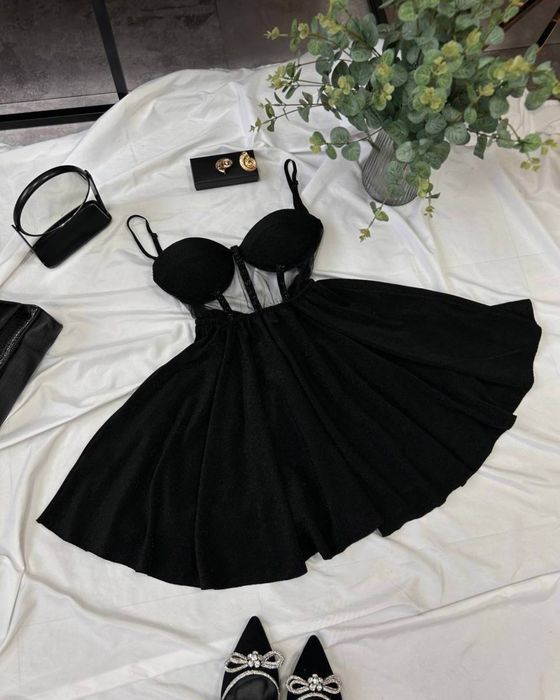 Сукня з чашками