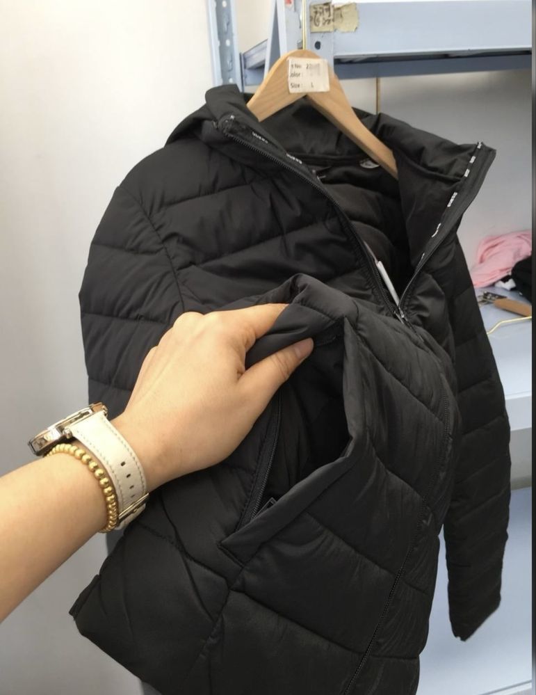 Куртка жіноча з капюшоном Guess