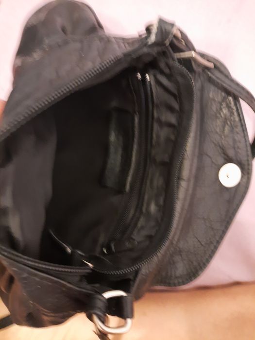 Mała skórzana czarna torebka oryg. włoska Venezia.