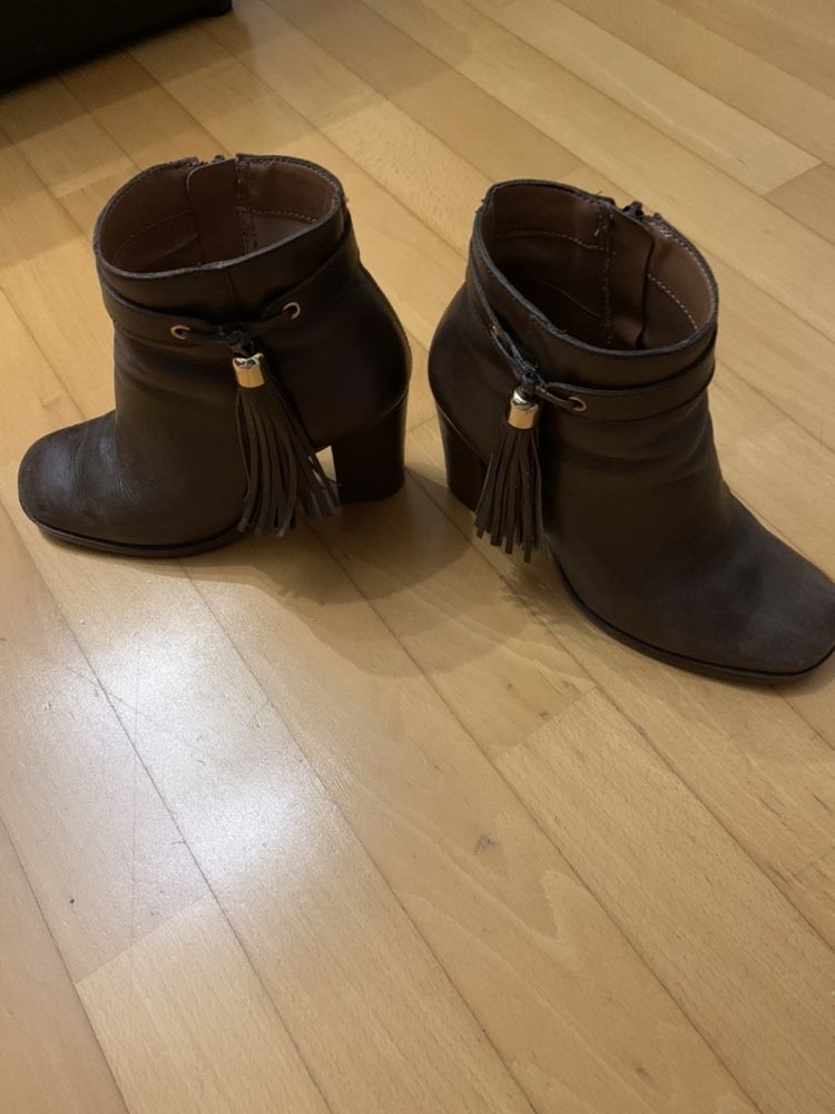 Botas castanhas marca arezzo número 36