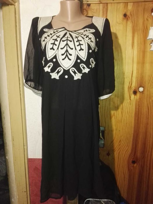 Нарядное шелковое  платье размера