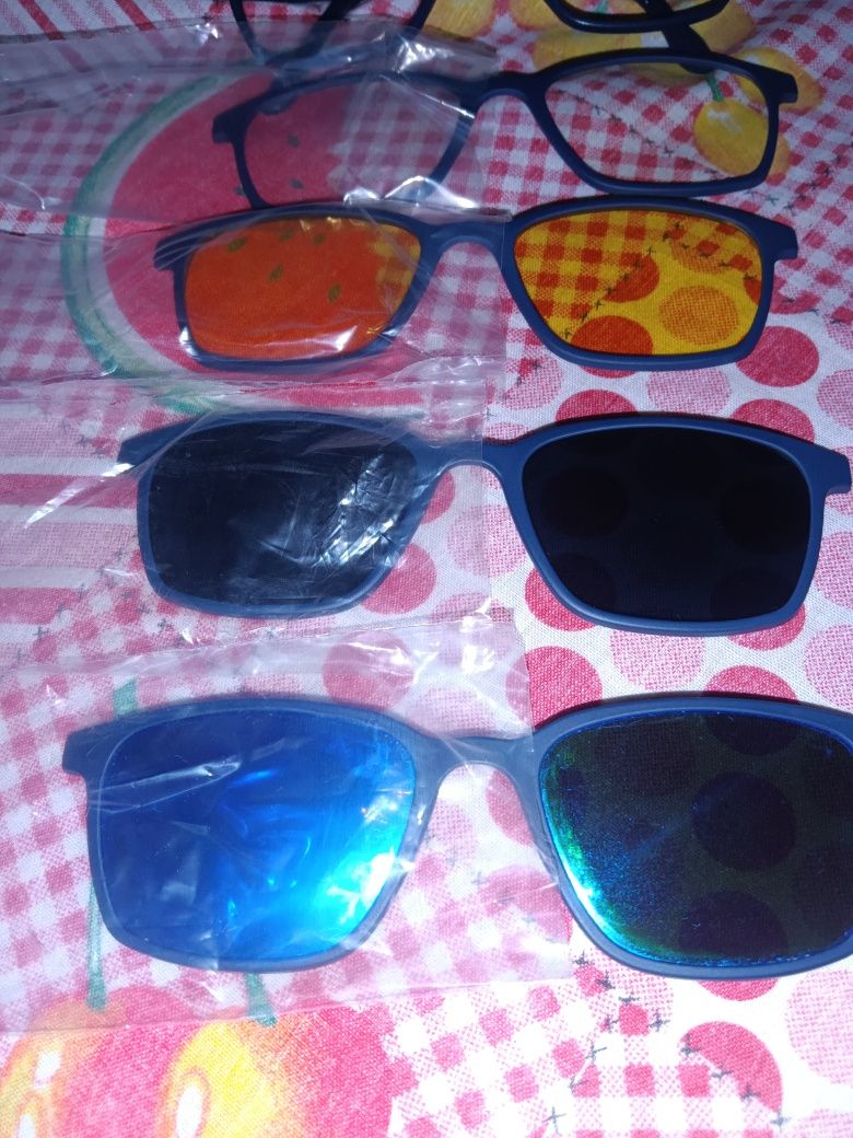 Armação com 4 clipes 60€mas de qualidade  valor 193€ 2 meses utilizad