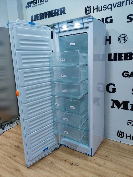 Вбудована морозильна камера Miele™ FNS37492iE. Льодогенератор! GERMANY