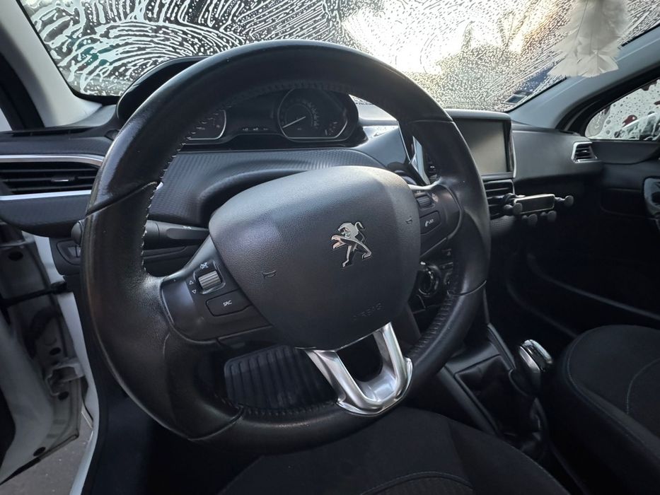 Peugeot 208 1.6Hdi único dono 120mil km