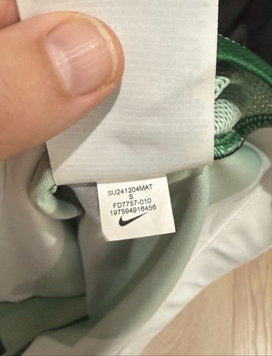 Camisola Sporting com pequeno defeito