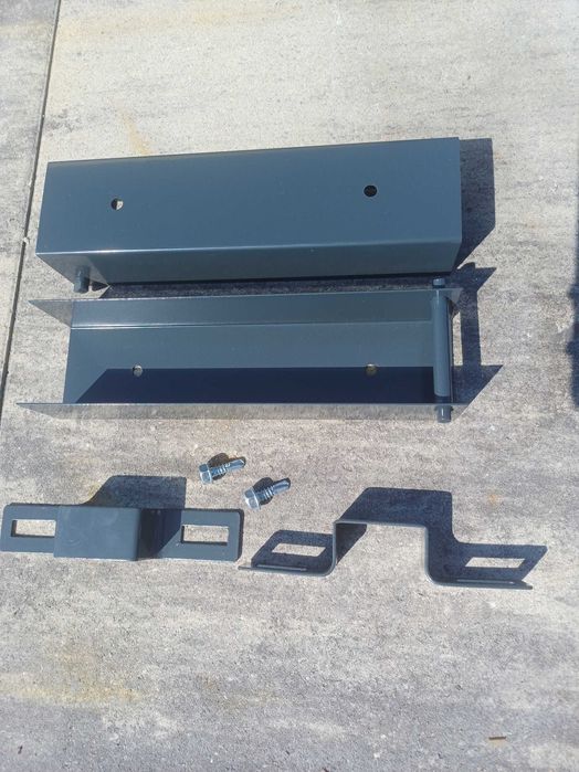 Łącznik/Ceownik do podmurówki 82 szt, 82 szt obejm + śruby .