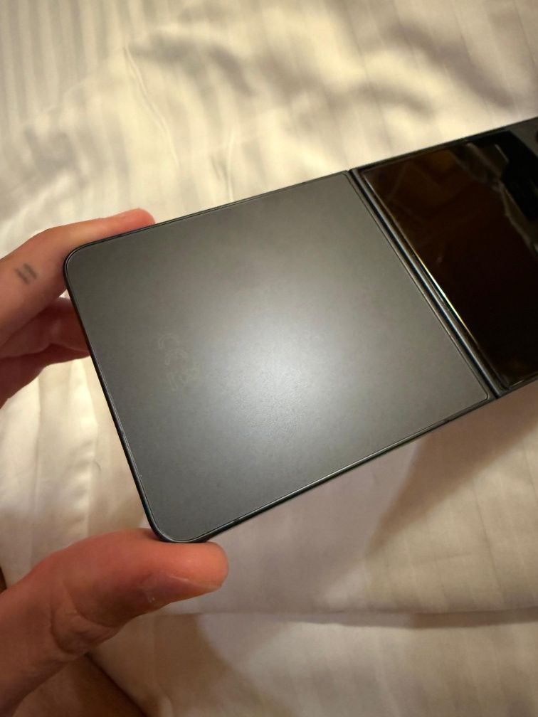 Samsung Galaxy Z Flip 7 + Buds3 Pro