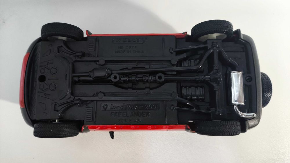 Модель, машинка Land Rover 2001 Freelander 1.24 Welly