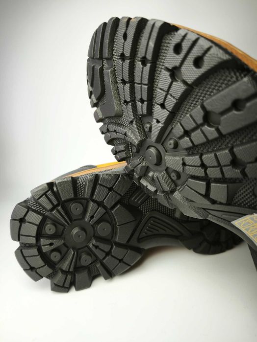 Buty zimowe męskie nowe ocieplane wytrzymałe z zamkiem 42