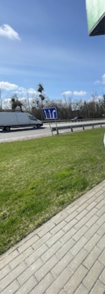 Фасад Житомирської траси 1,5 під бізнес з озером