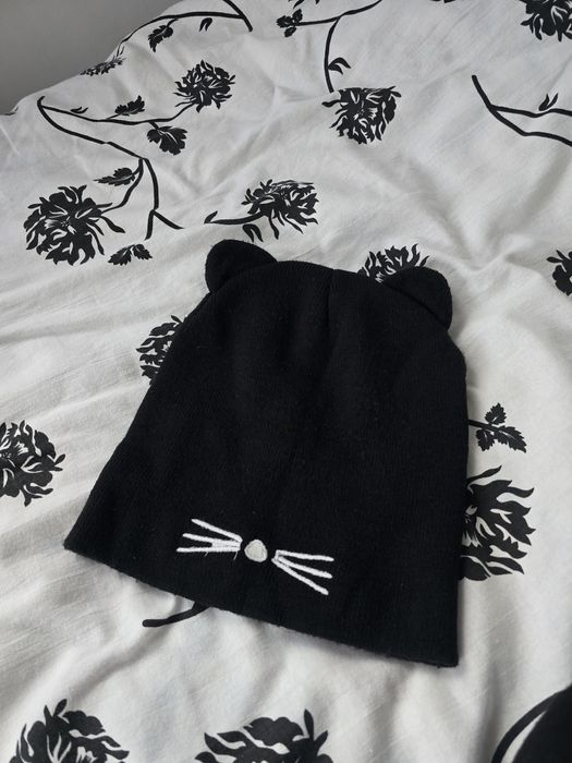 Czarna czapka dla dziecka kotek