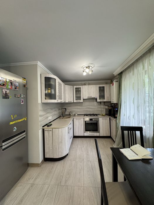 Продається 3-х кімнатна квартира. Цегла. Вул. 8 Березня