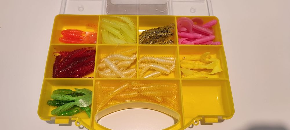 Gumy Tanta, twister - okoń kleń 
Długość 4.5-5cm.
Pudełko gratis.
Cena