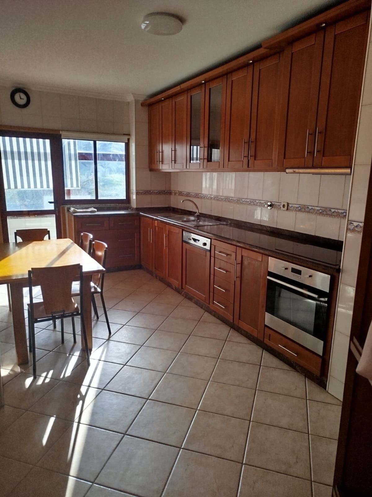 Apartamento T2 Cozinha Mobilada/2 WC/garagem fechada