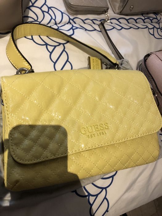 Malas de senhora guess/ferragamo/burberry