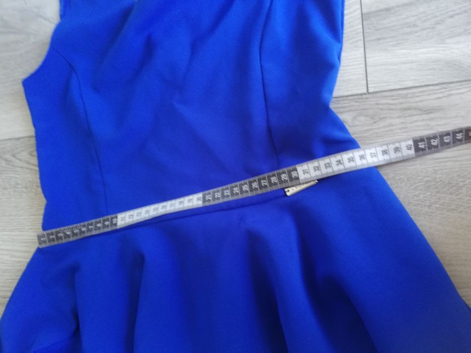 R. S chabrowa sukienka damska rozkloszowana kobaltowa z tej epoki