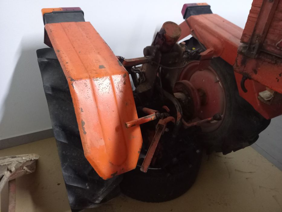 Trator Pasquali 956 com documentos e alfaias