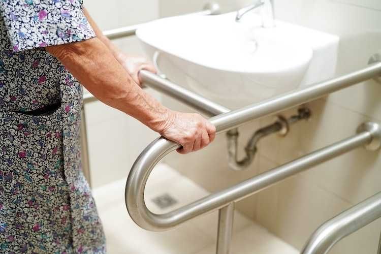 Adaptacja mieszkań i domów dla seniorów – bezpieczne wnętrza