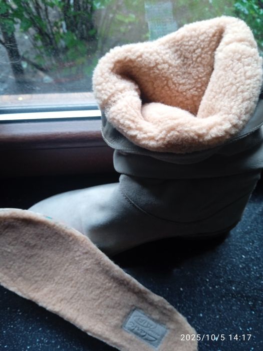 Ботинки зима  мех 41р-р GLARKS 500грн нат кожа