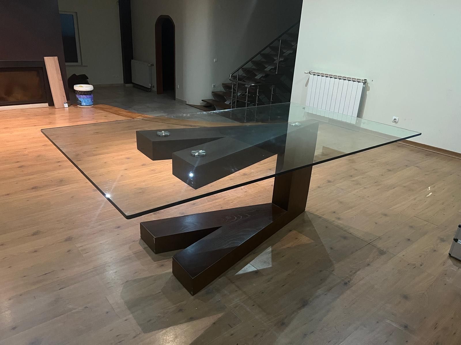 mesa de jantar moderna de madeira com tampo de vidro e 8 cadeiras