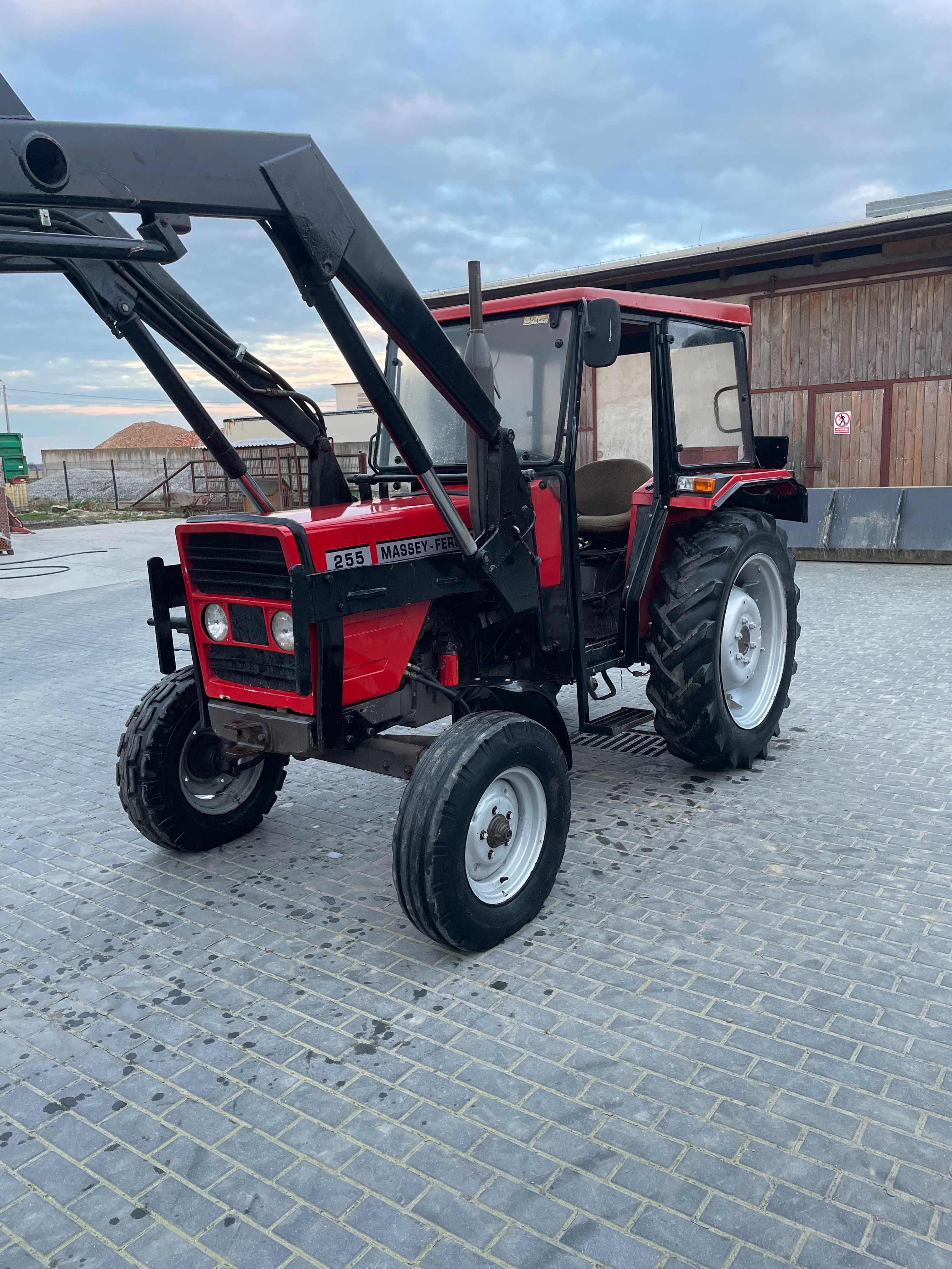 Massey Ferguson 253
