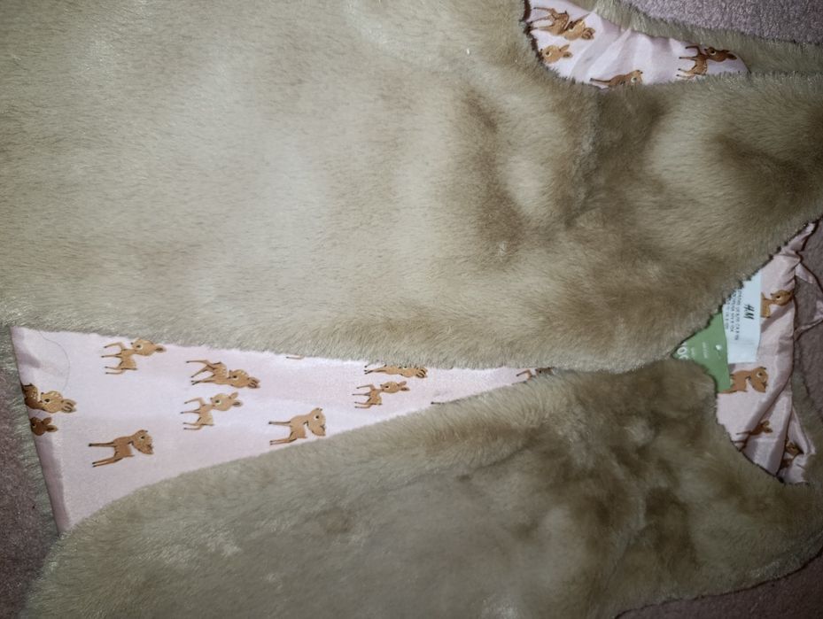 Futerko nowe dziewczynka 134/140 hm