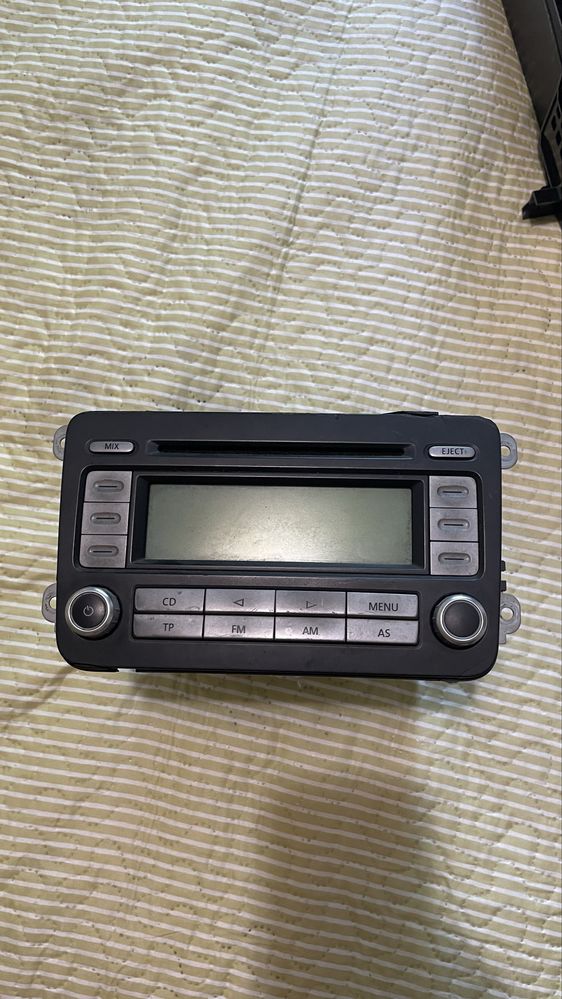 Vendo radio original volkswagen golf 5