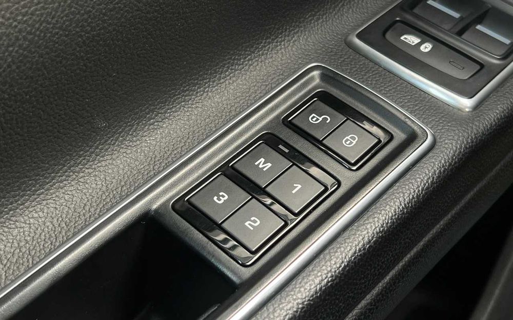 Jaguar XF 2015 рік