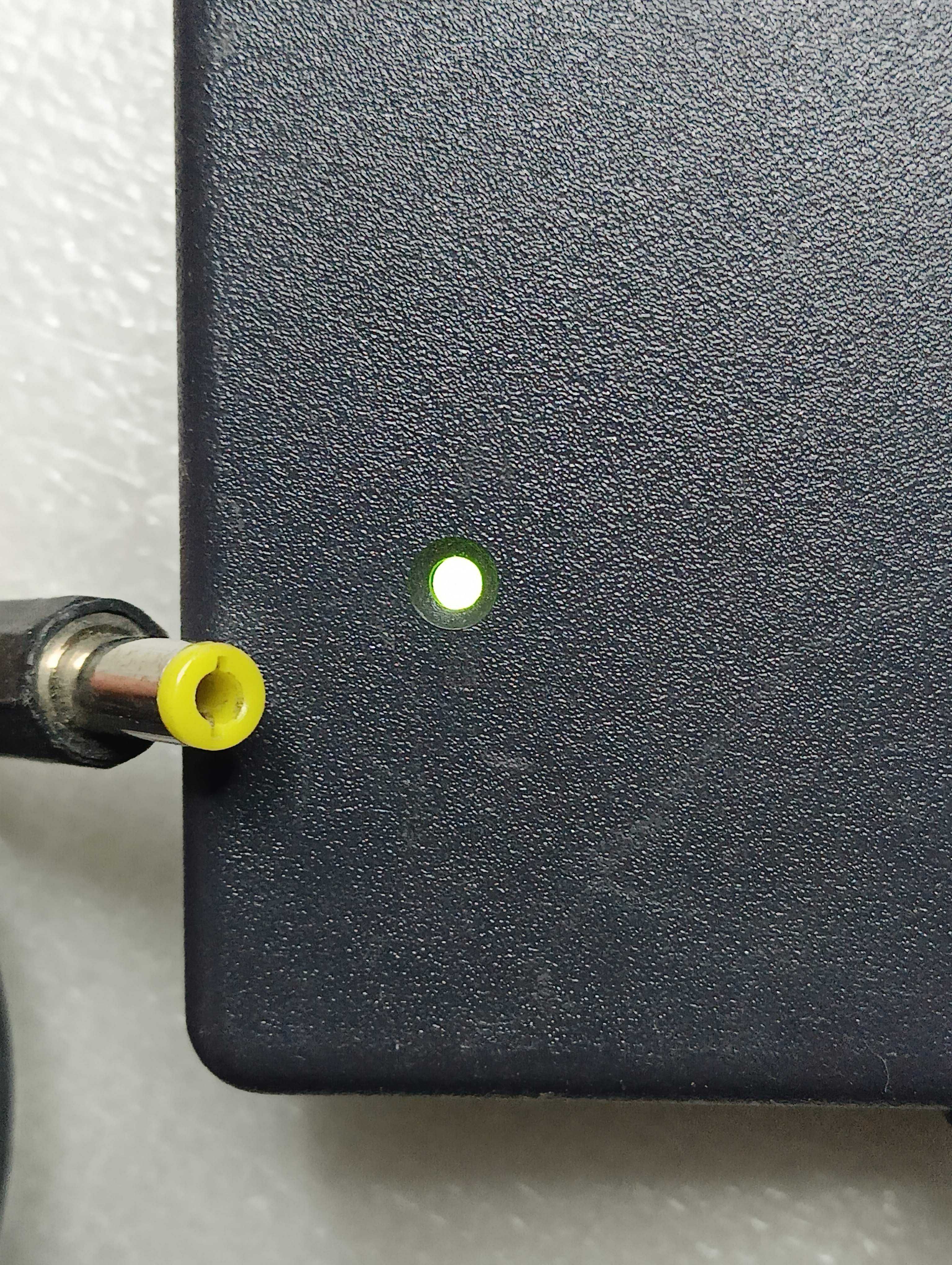 Блок питания живлення 20V 3.5A (5.5X2.5mm)
