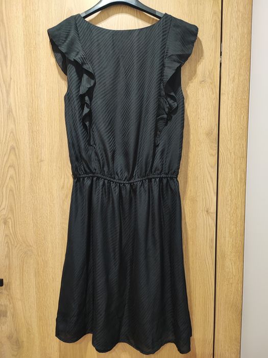 Czarna sukienka 38