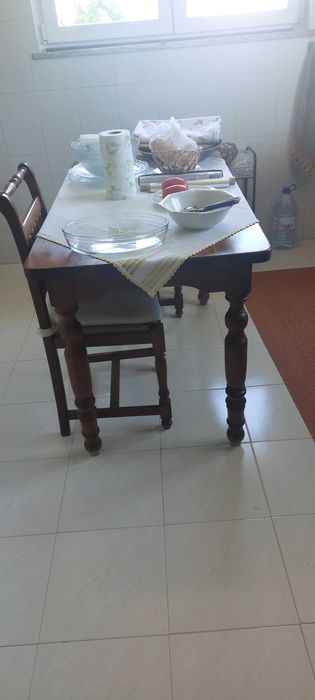 Mesa de cozinha em madeira