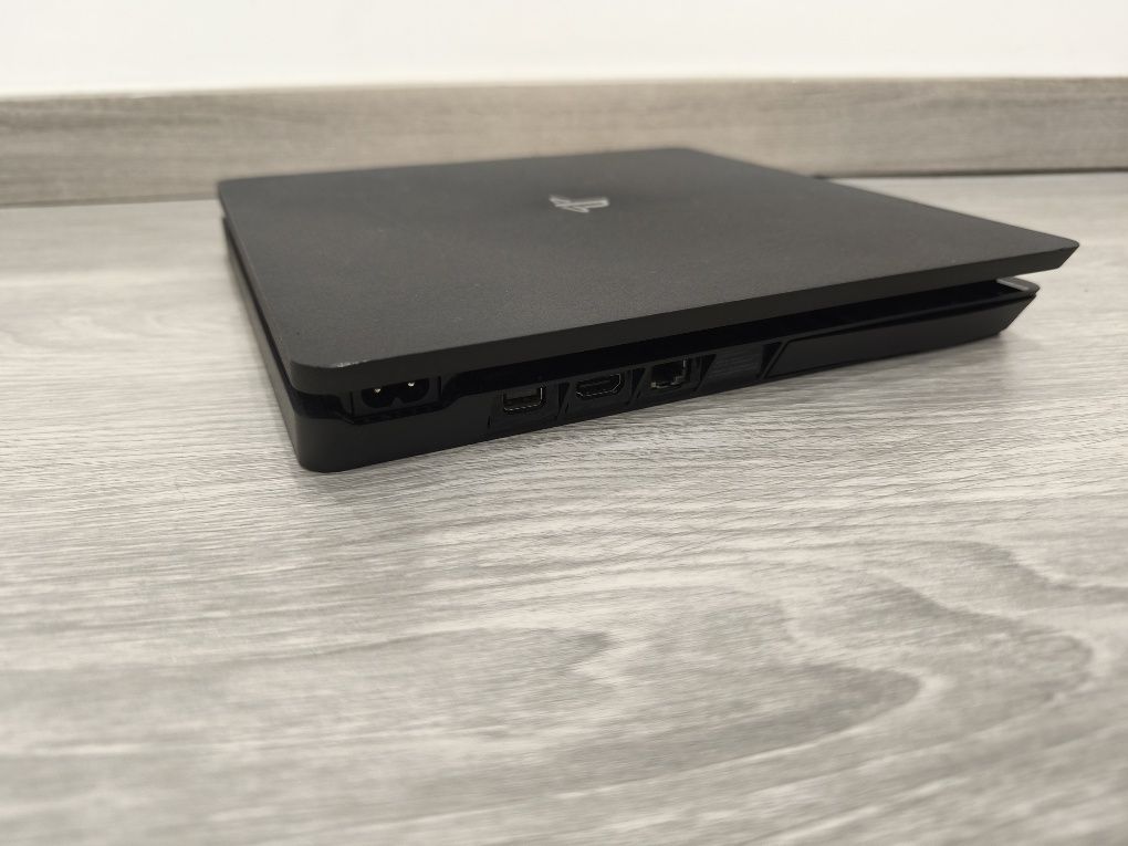PlayStation 4 Slim