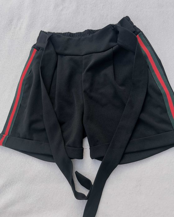 Czarne eleganckie spodenki z lampasem – rozm. 34