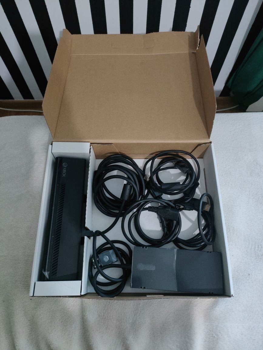 Konsola xbox one + kinect i 7 gier + wiedźmin + pad