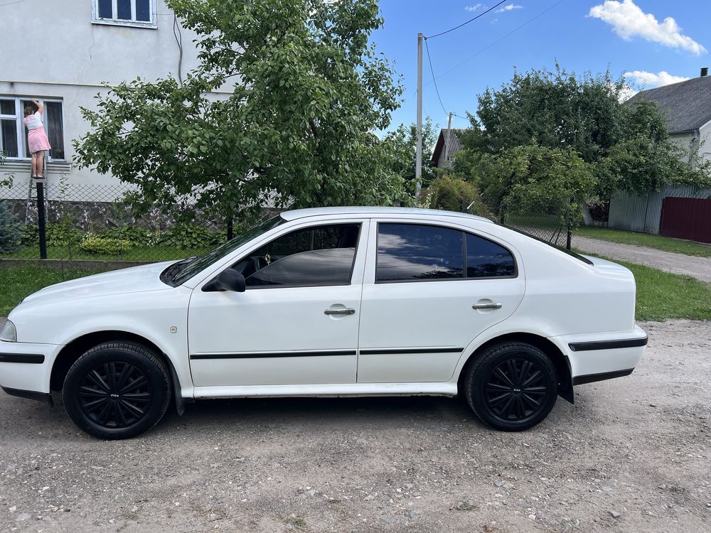 Skoda Octavia 1999р 1.6бензин  в хорошому стані