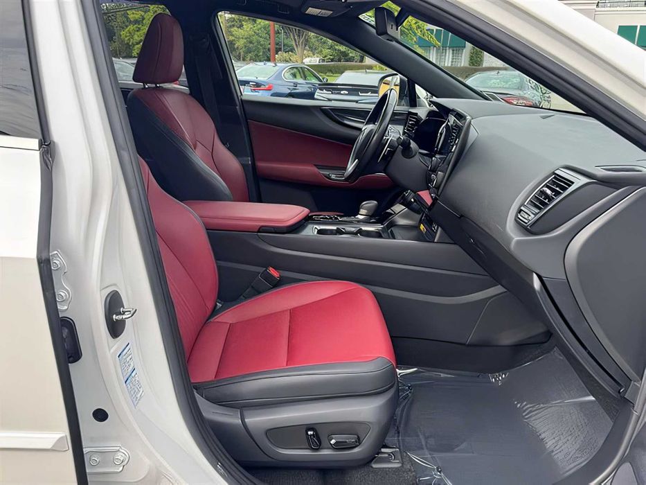 Lexus NX      2022