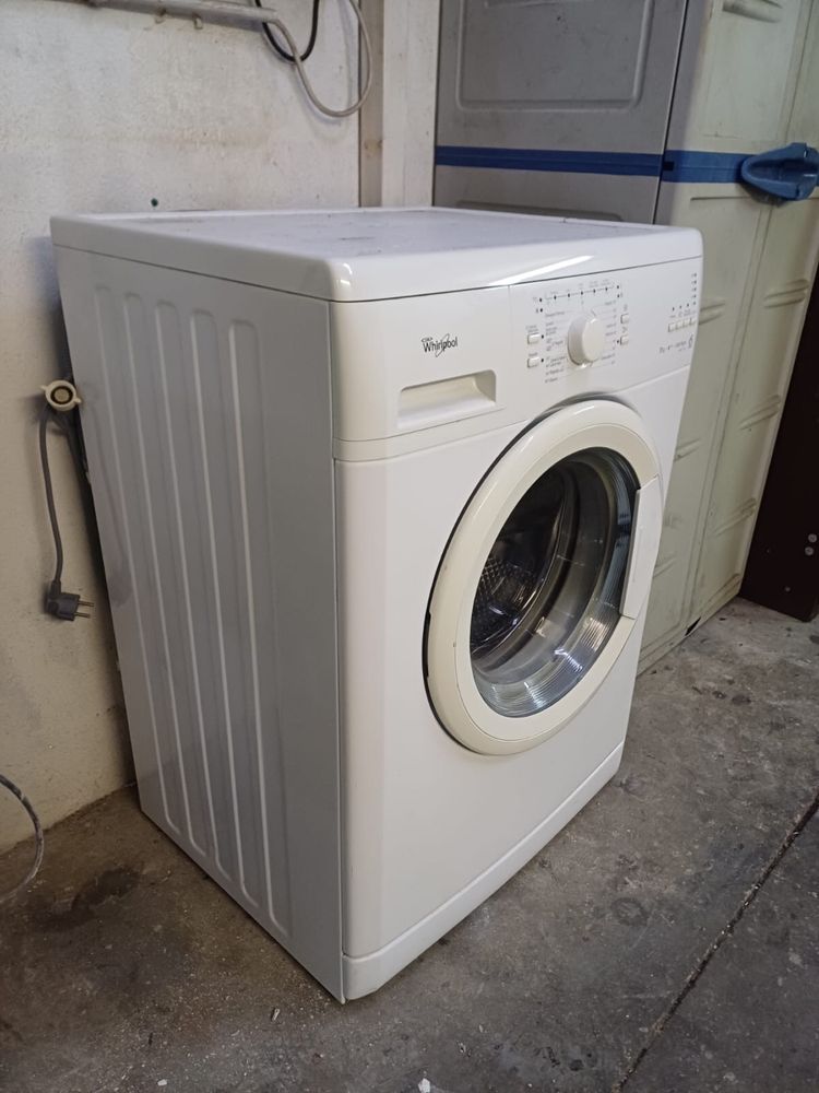 Máquina de lavar a roupa Whirlpool