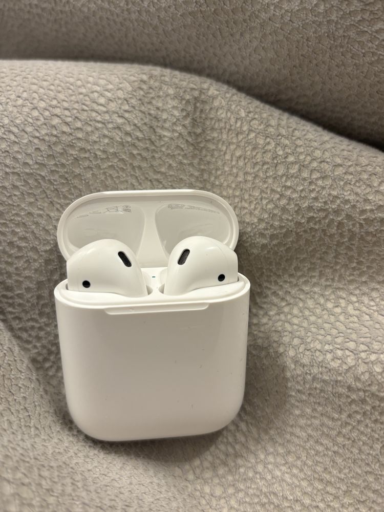Apple AirPods 2. generacji – dobry stan + kabel w zestawie
