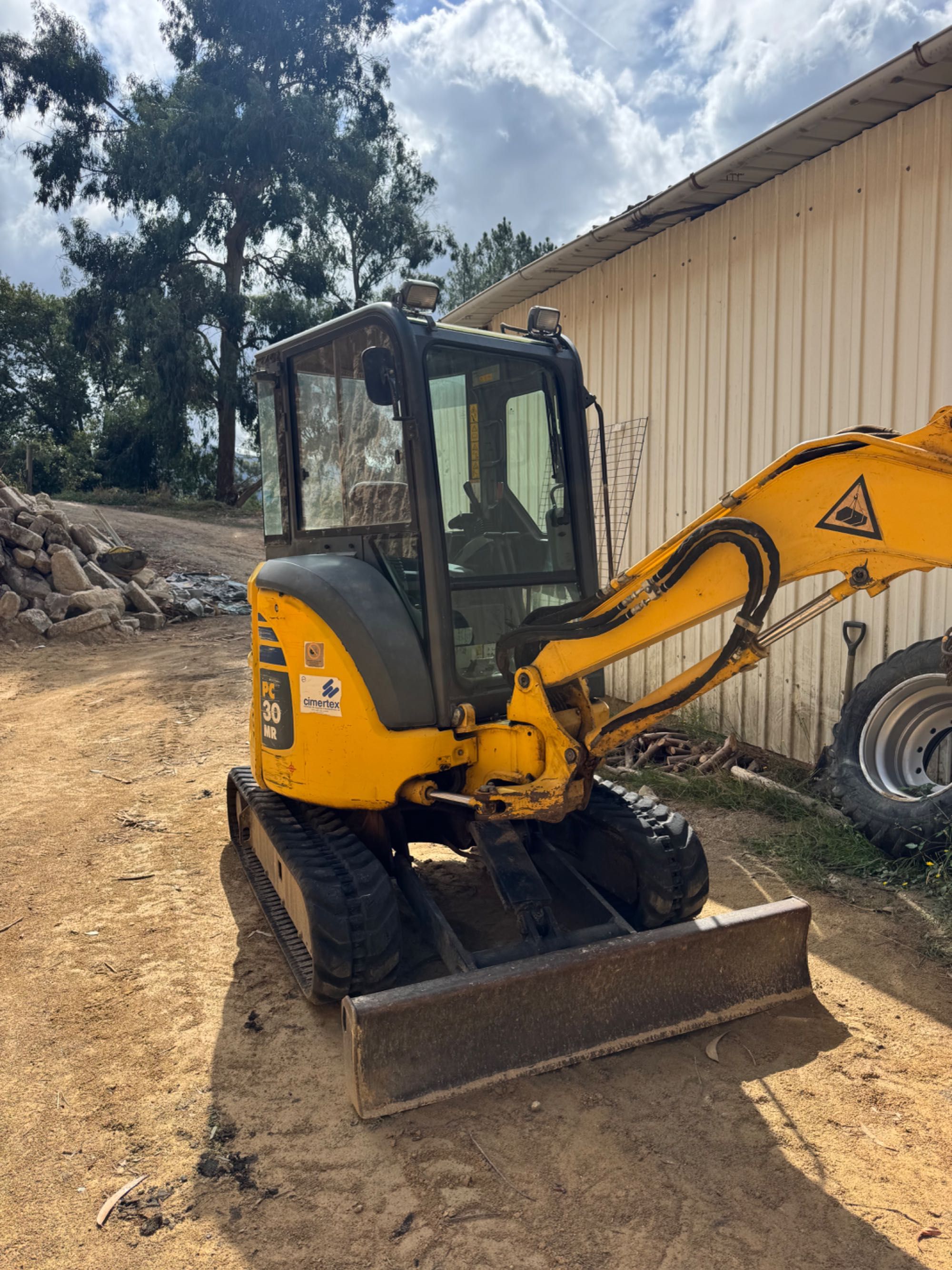 Mini giratória Komatsu PC30 MR3