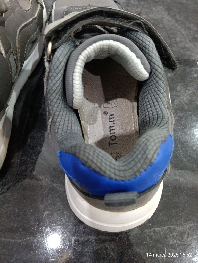 Buty sportowe chłopięce rozm. 30